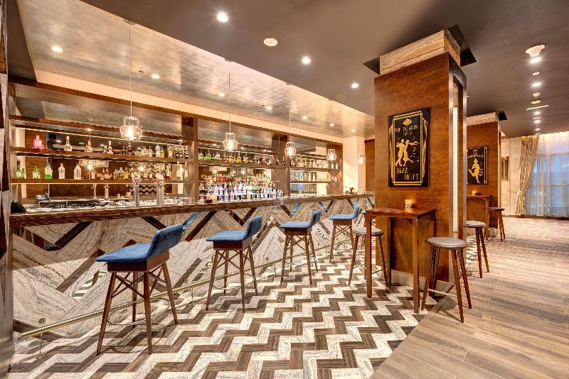 Radisson Blu Hotel Ajman - Bar