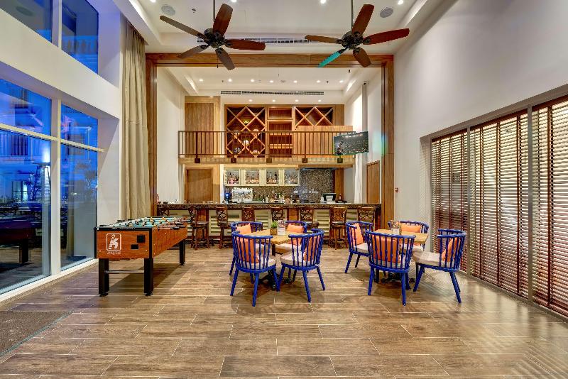 Radisson Blu Hotel Ajman - Bar