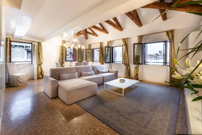 San Teodoro Palace  - Luxury Apartments - Oda