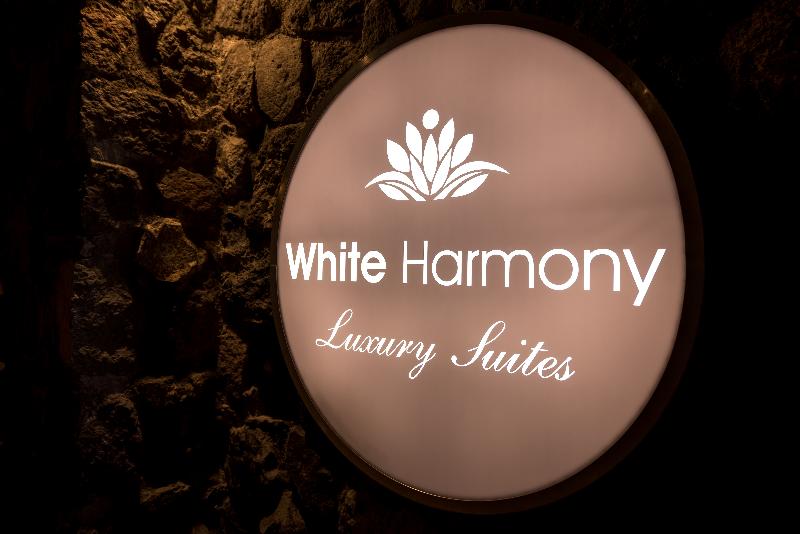 White Harmony Suites - Lobi