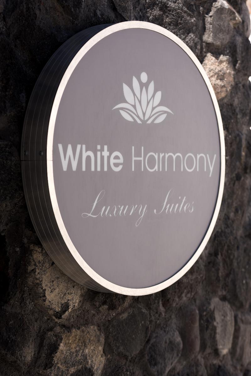 White Harmony Suites - Lobi