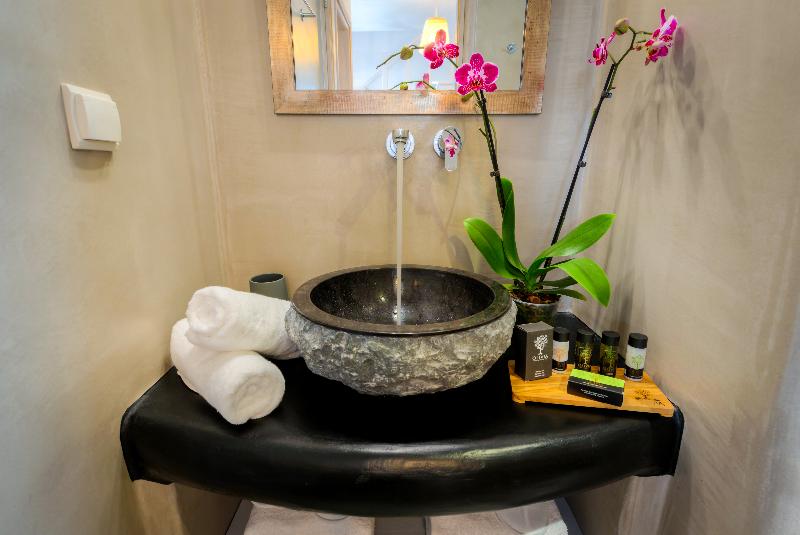 White Harmony Suites - Oda