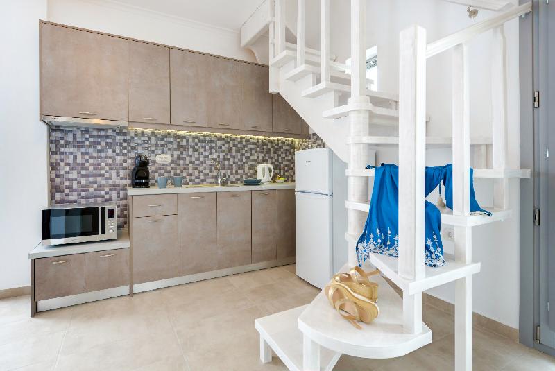 White Harmony Suites - Oda