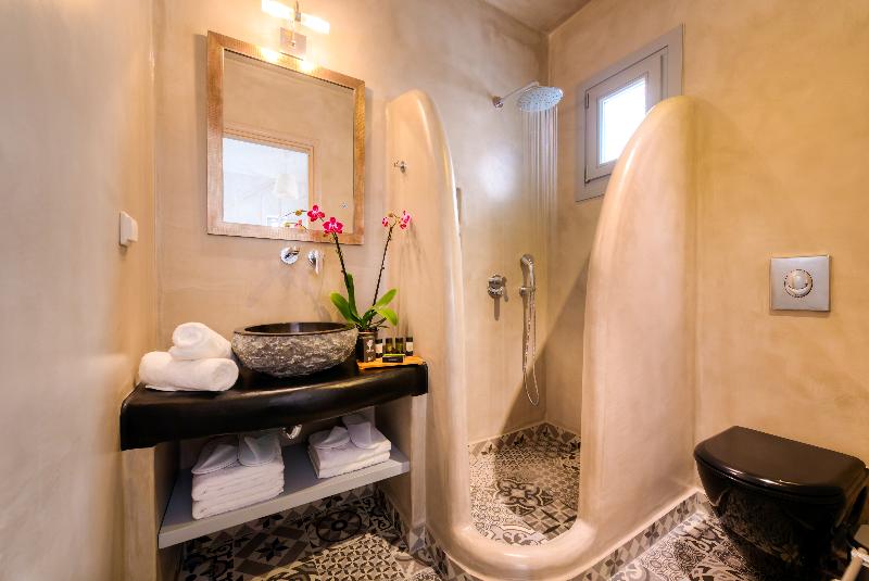 White Harmony Suites - Oda