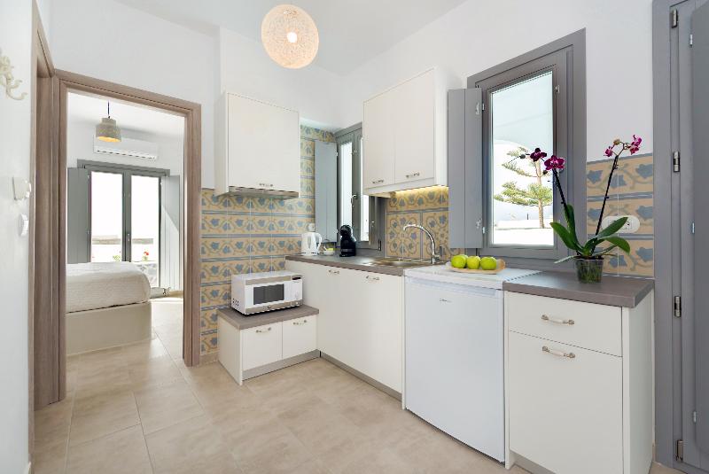 White Harmony Suites - Oda
