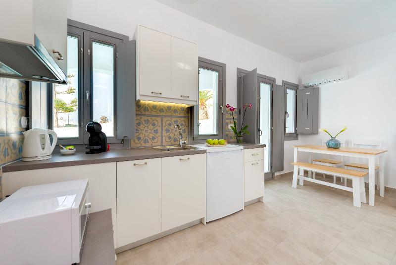 White Harmony Suites - Oda