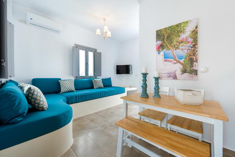 White Harmony Suites - Oda