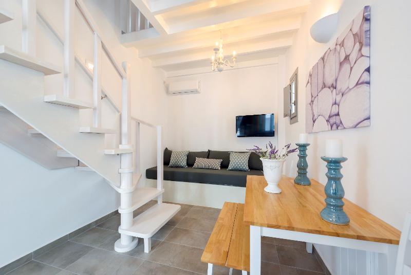 White Harmony Suites - Oda