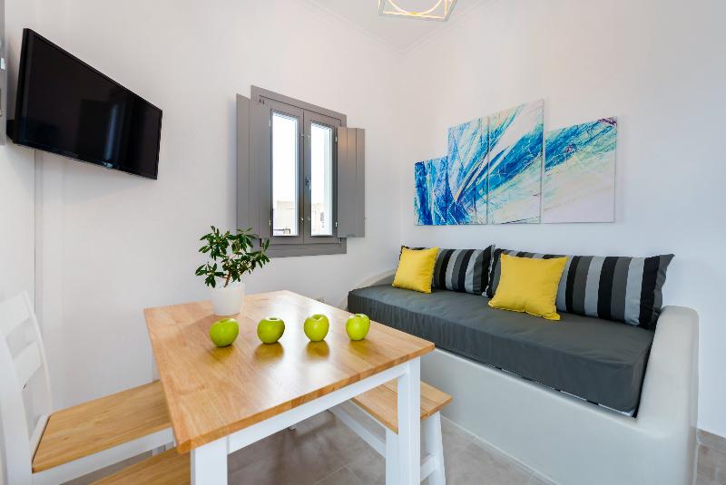 White Harmony Suites - Oda