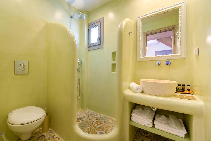 White Harmony Suites - Oda