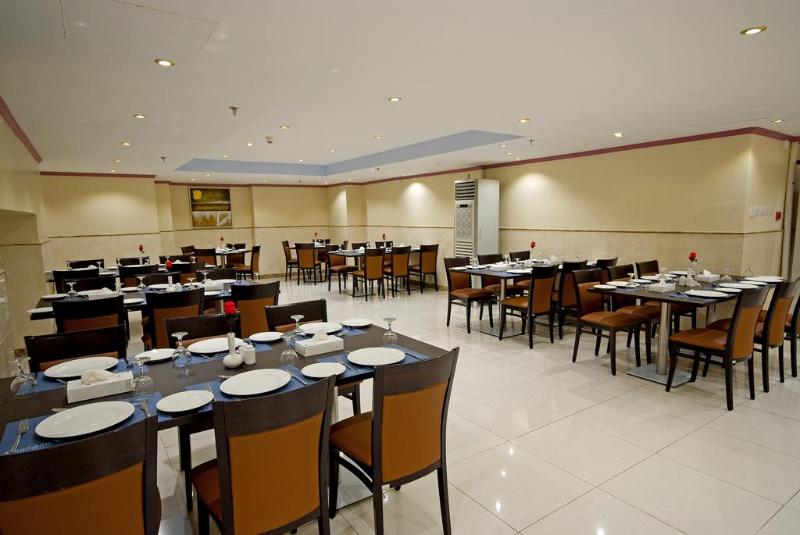 Al Massa Al Bader - Restoran