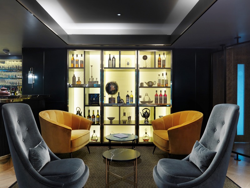 The Athenaeum Hotel & Residences - Bar