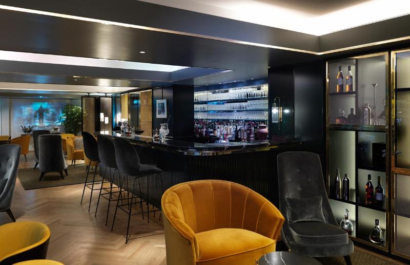 The Athenaeum Hotel & Residences - Bar