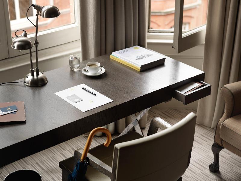 The Athenaeum Hotel & Residences - Oda