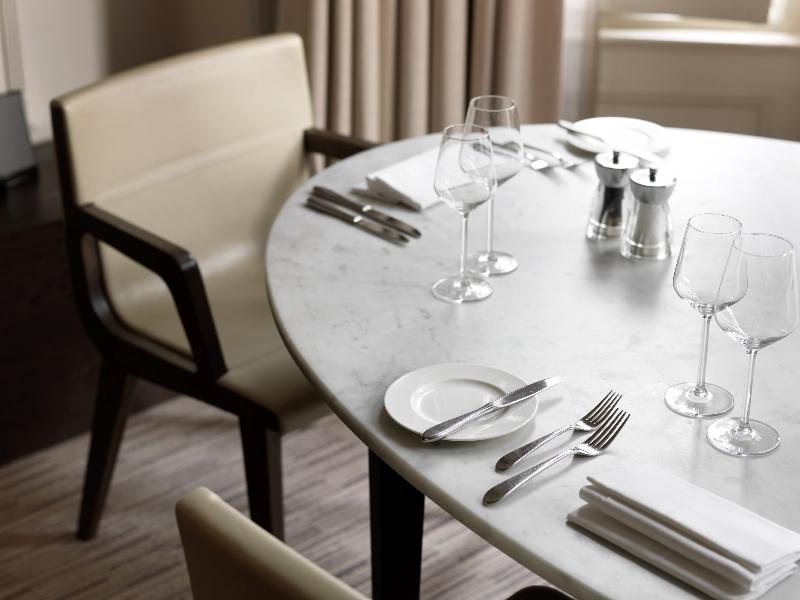 The Athenaeum Hotel & Residences - Oda