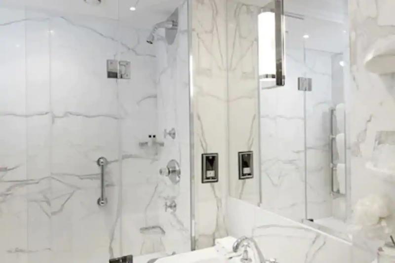 The Athenaeum Hotel & Residences - Oda