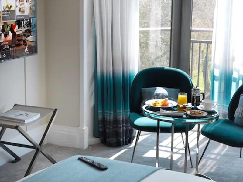 The Athenaeum Hotel & Residences - Oda