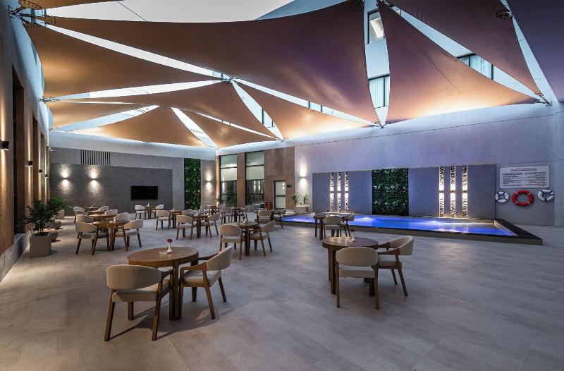 Voyage Hotel - Havuz