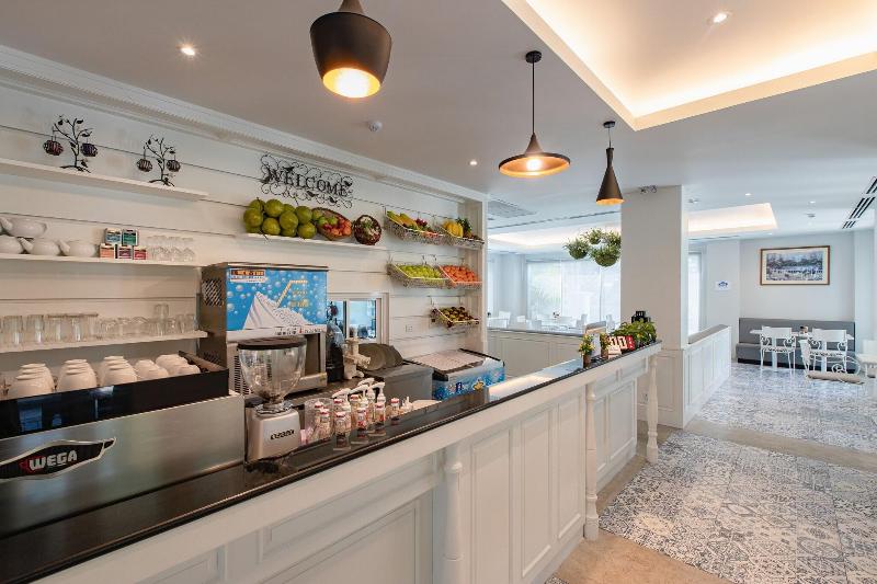 Siam Tharadol SHA Plus+ by ZUZU - Restoran