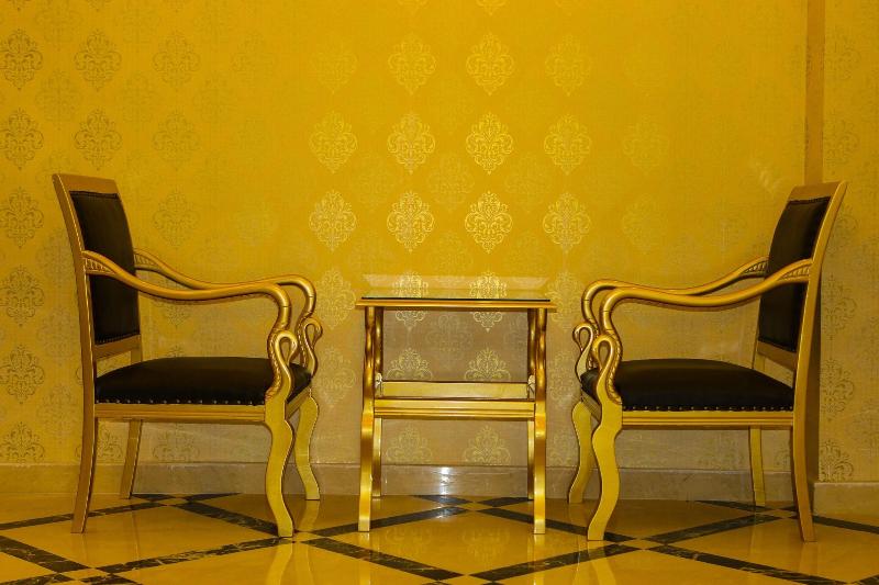 Deluxe Newport Hotel - Lobi