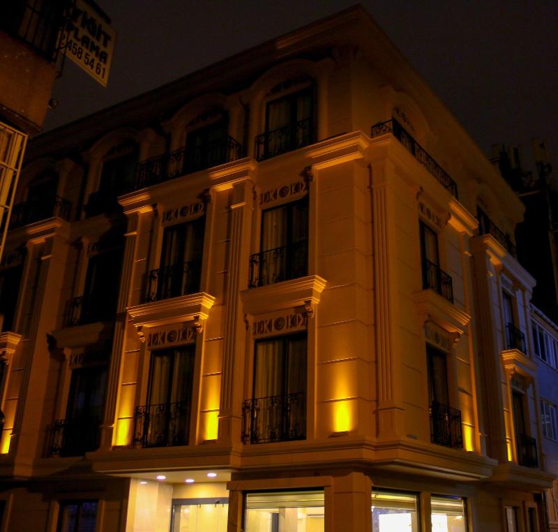 Deluxe Newport Hotel - Genel