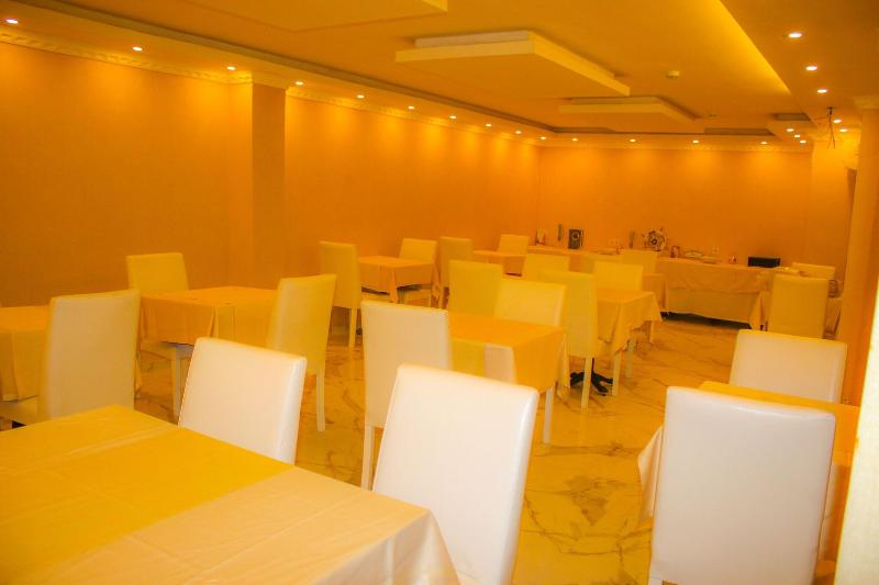 Deluxe Newport Hotel - Restoran