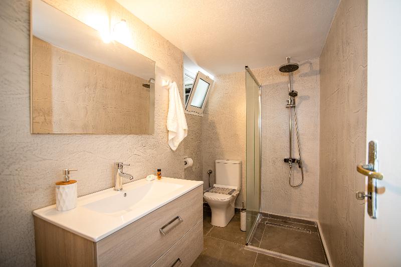 Alexandra Apartments - Oda