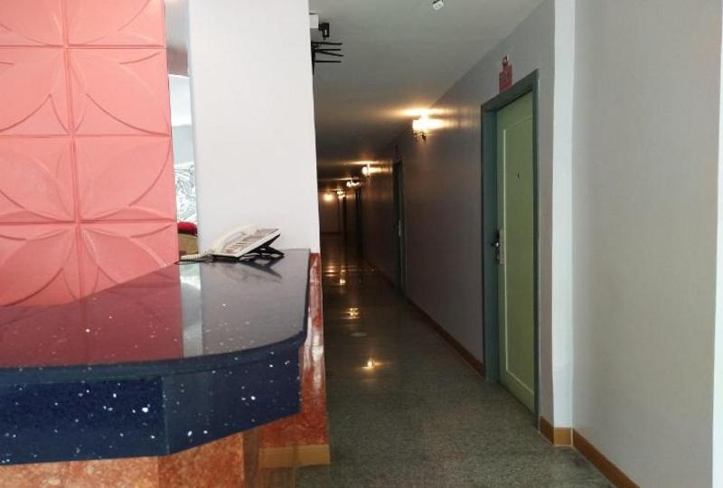 BIRD Room Hotel - Lobi