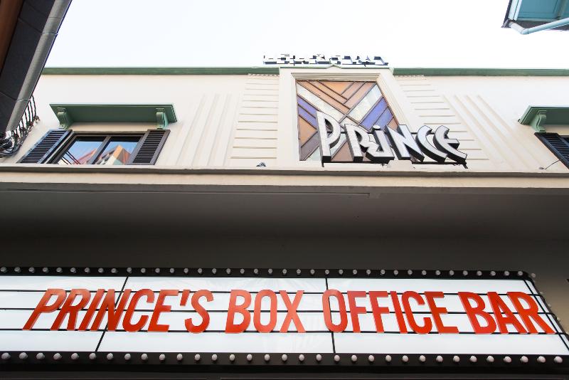 Prince Theatre Heritage Stay Hostel - Silom - Bar