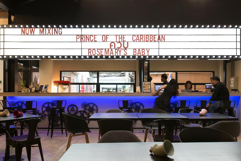 Prince Theatre Heritage Stay Hostel - Silom - Bar