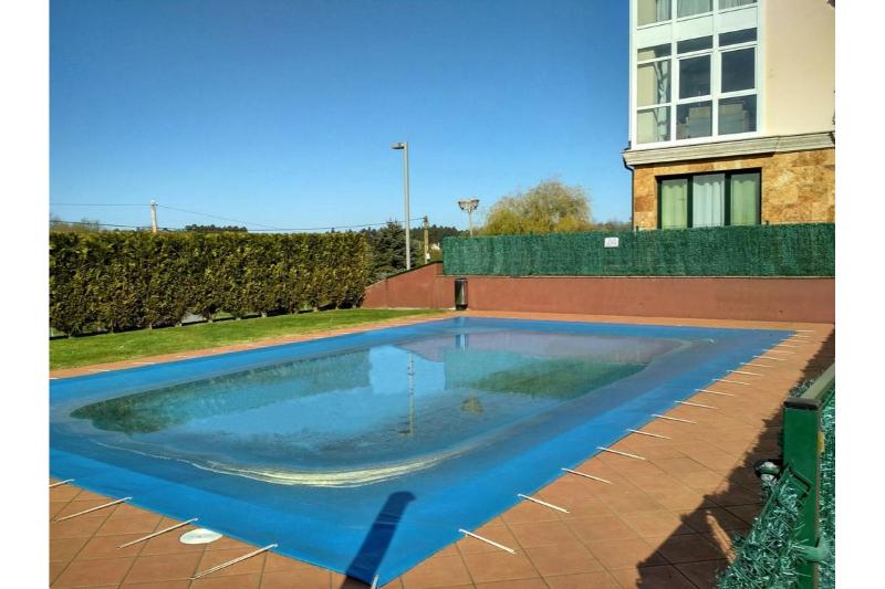 Apartamentos Playa de las Catedrales 3000 - Havuz