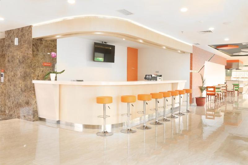 Harris Hotel Sentraland Semarang - Bar