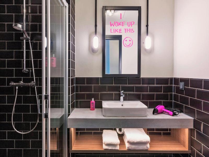 Moxy Duesseldorf South - Oda