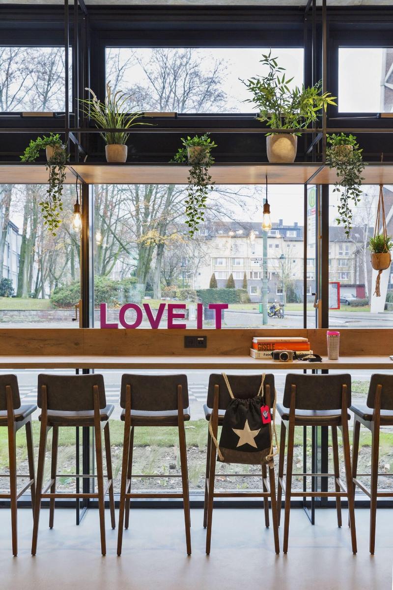 Moxy Duesseldorf South - Restoran