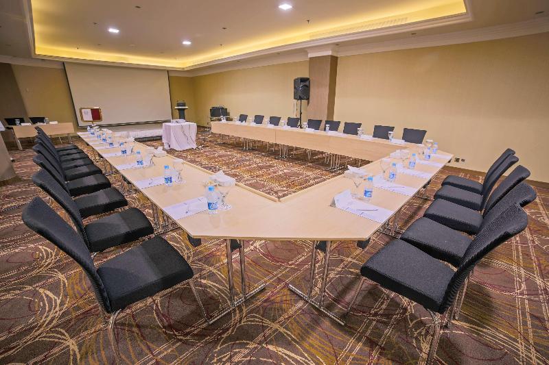 Golden Tulip Hotel Buraidah Al Qassim - Toplantı