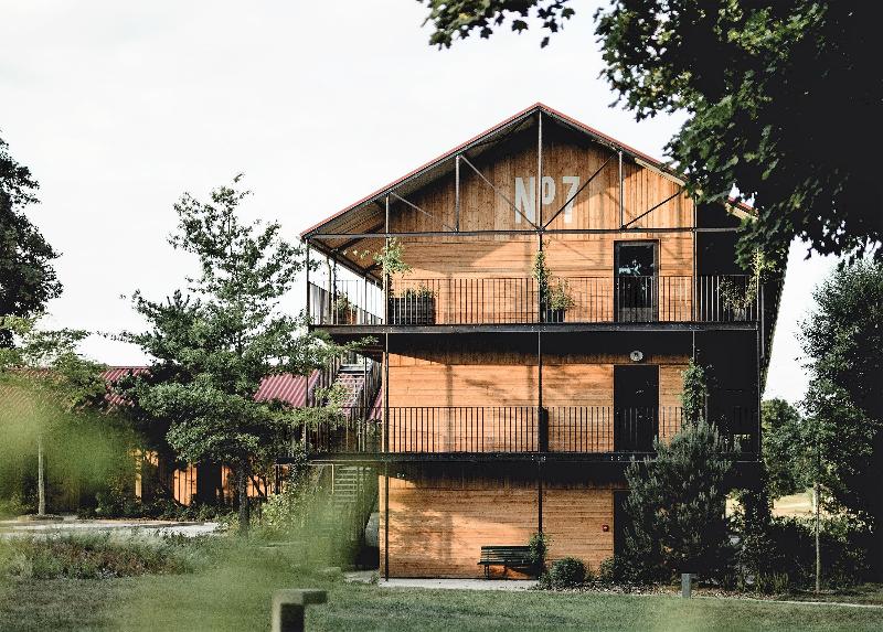 Le Barn - Genel