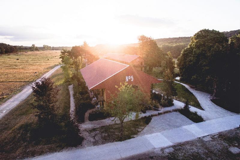 Le Barn - Genel