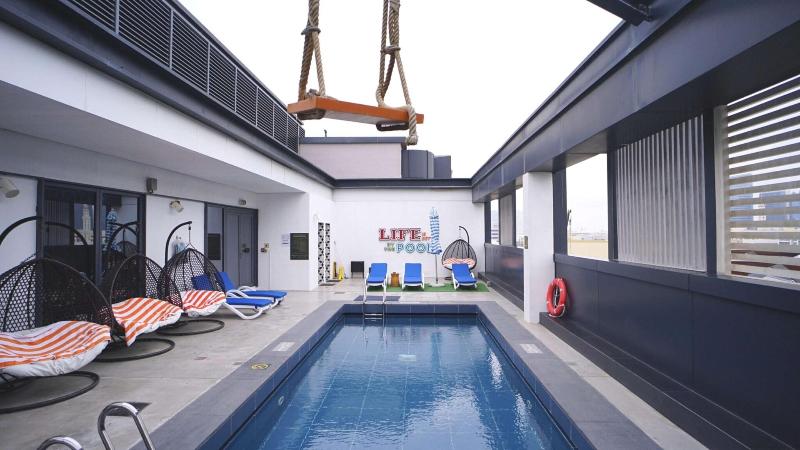 Hampton by Hilton Dubai Al Seef - Havuz