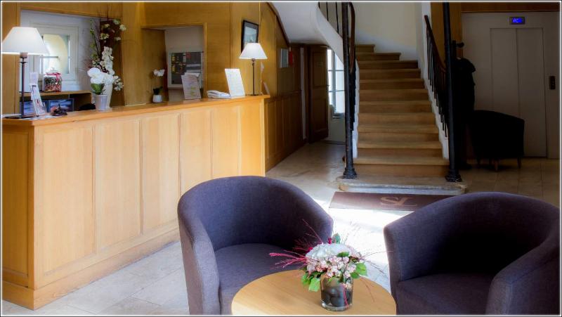 Hôtel Saint-Laurent, The Originals Relais - Lobi