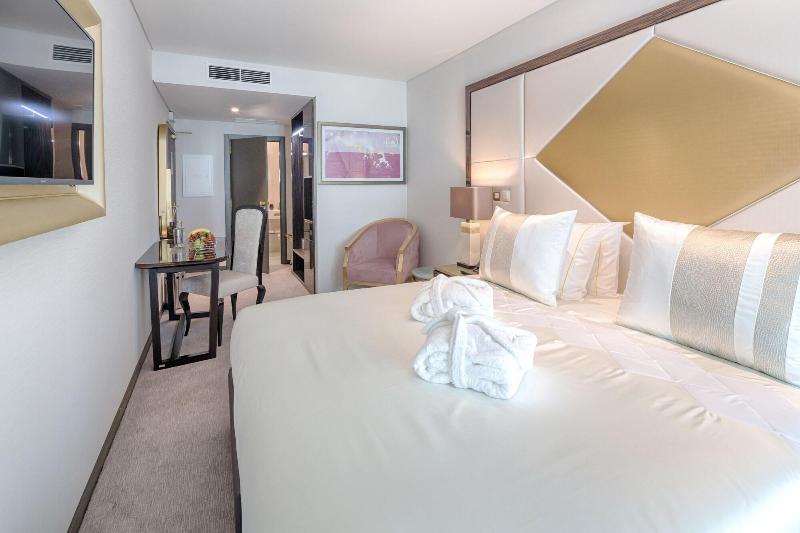 Meraprime Gold Design Hotel - Oda