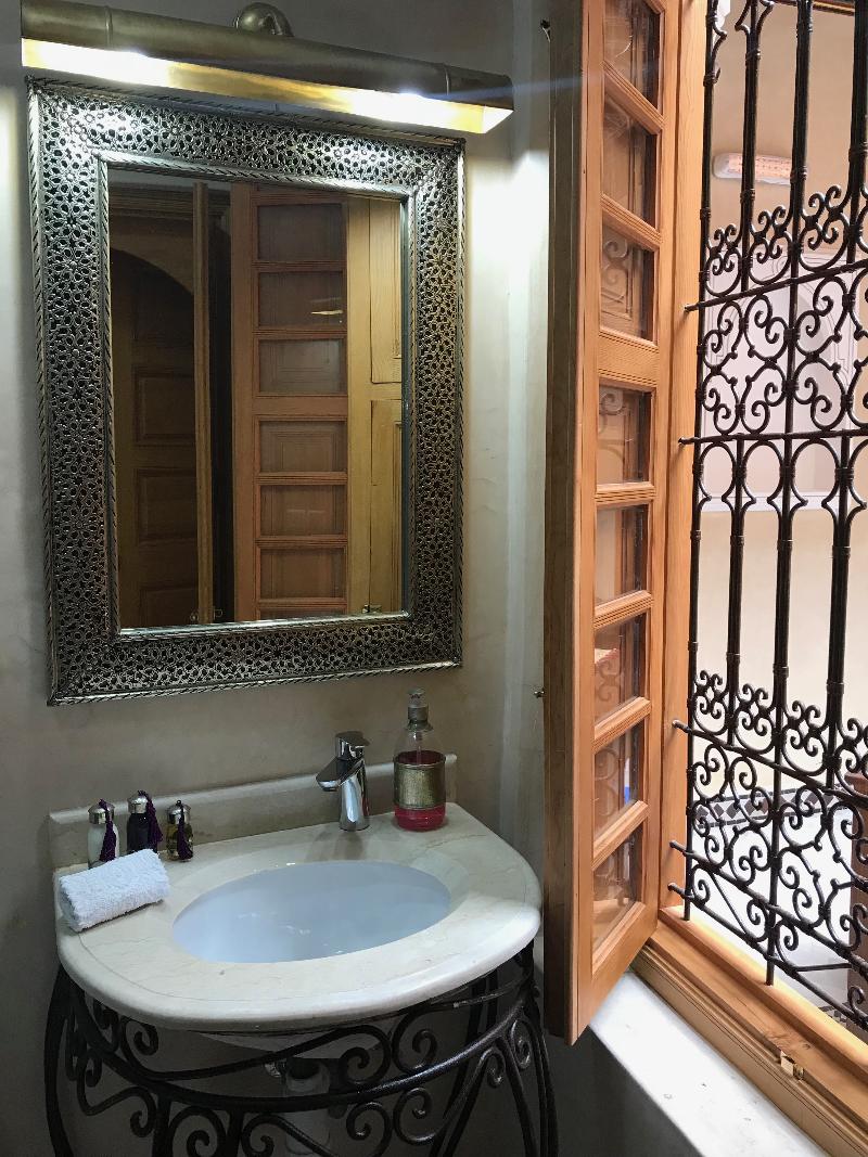 Riad Miral - Oda