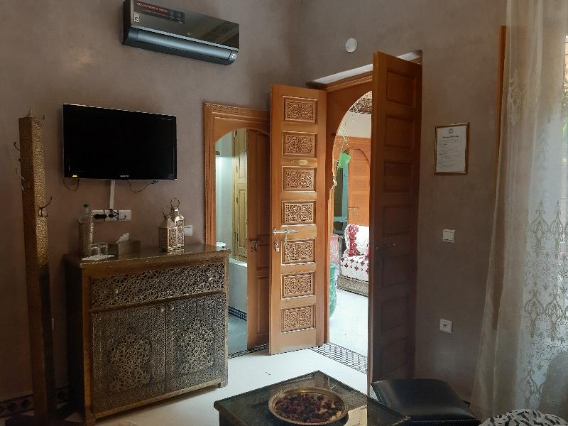 Riad Miral - Oda