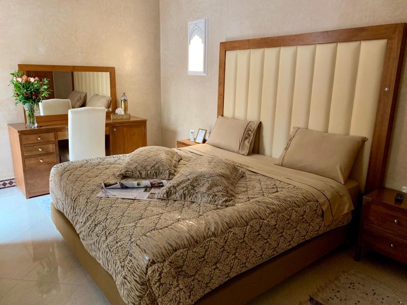 Riad Miral - Oda