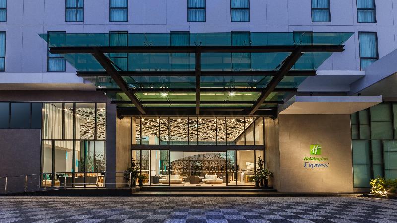 Holiday Inn Express Bangkok Soi Soonvijai - Genel