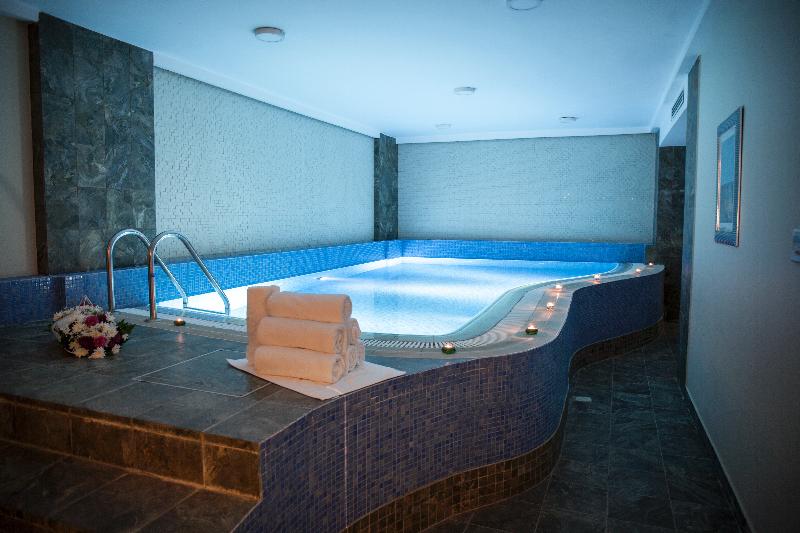 Aswar Hotel Suites Riyadh - Havuz