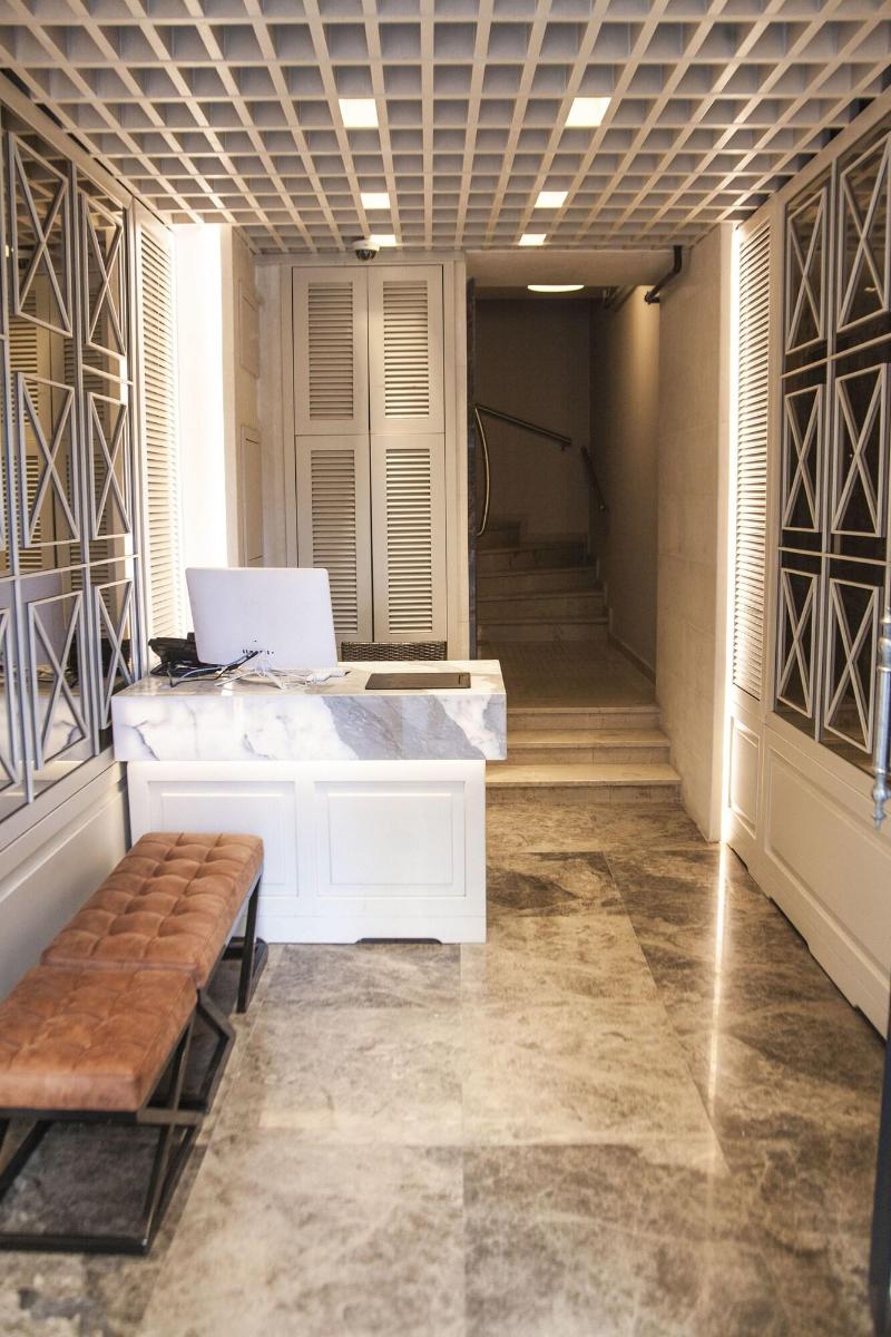 Old Port Hotel - Lobi
