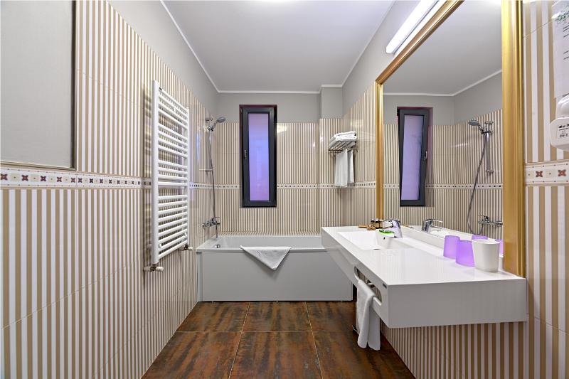 Tomis Garden Aparthotel - Oda