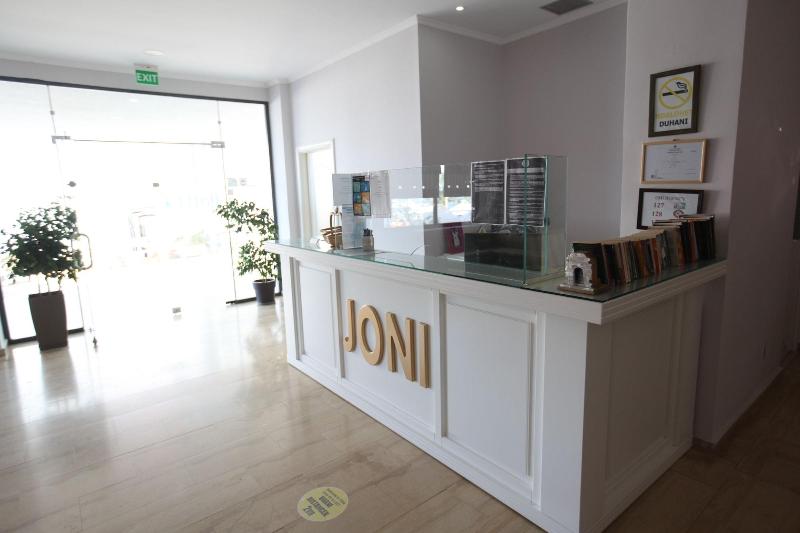Hotel Joni Kompleks - Lobi