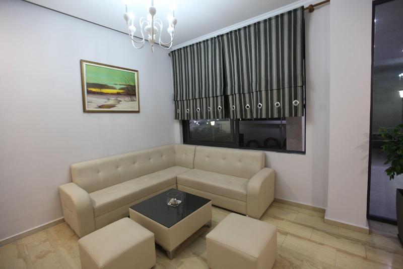 Hotel Joni Kompleks - Lobi