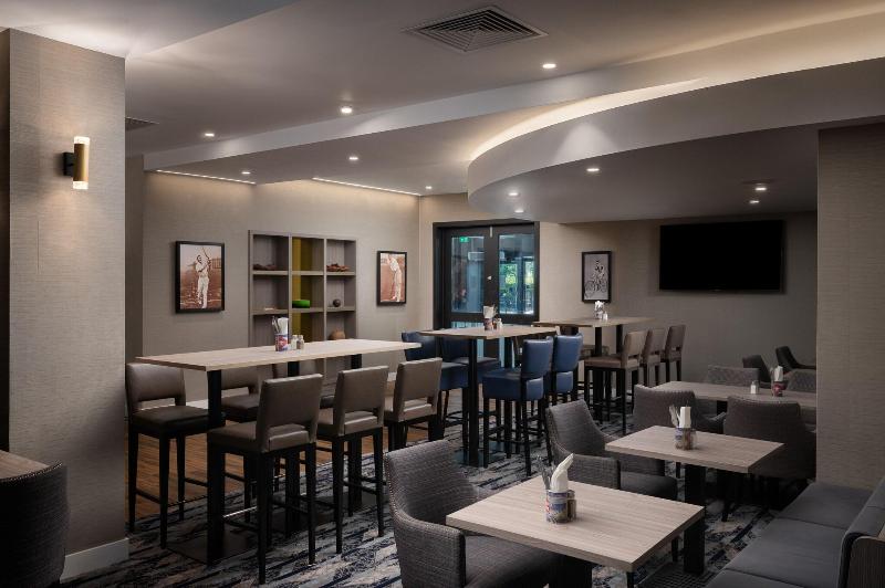 Hilton London Gatwick Airport - Bar